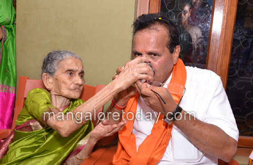 Sadananda Gowda in native place putter
